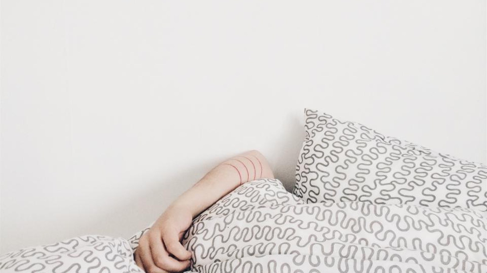 Best Sleep Earbuds for Side Sleepers: Comfort, Battery, and Buyer Signals