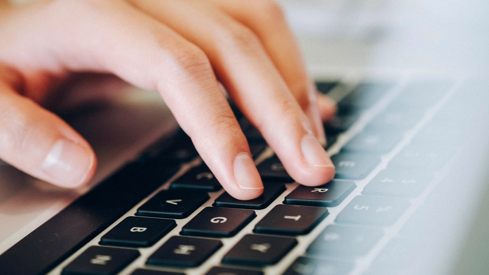 Silent Switches vs Brown Switches: What Office Keyboard Buyers Should Know
