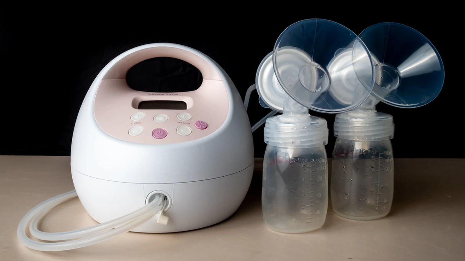 Manual Breast Pump vs Electric Pump: Which Makes a Better Backup?