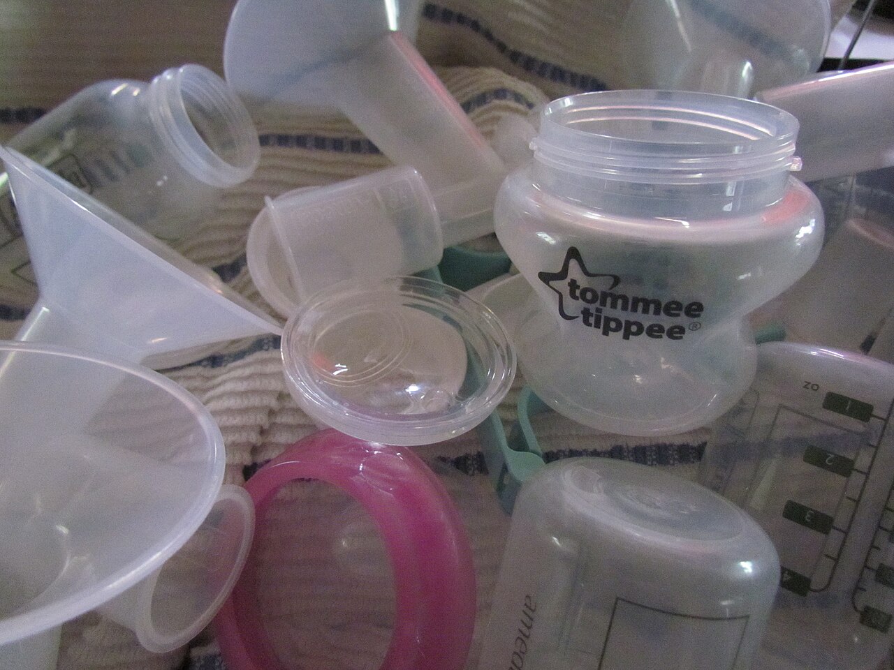 How to Clean a Breast Pump: Parts, Drying, and Milk-Safety Routine